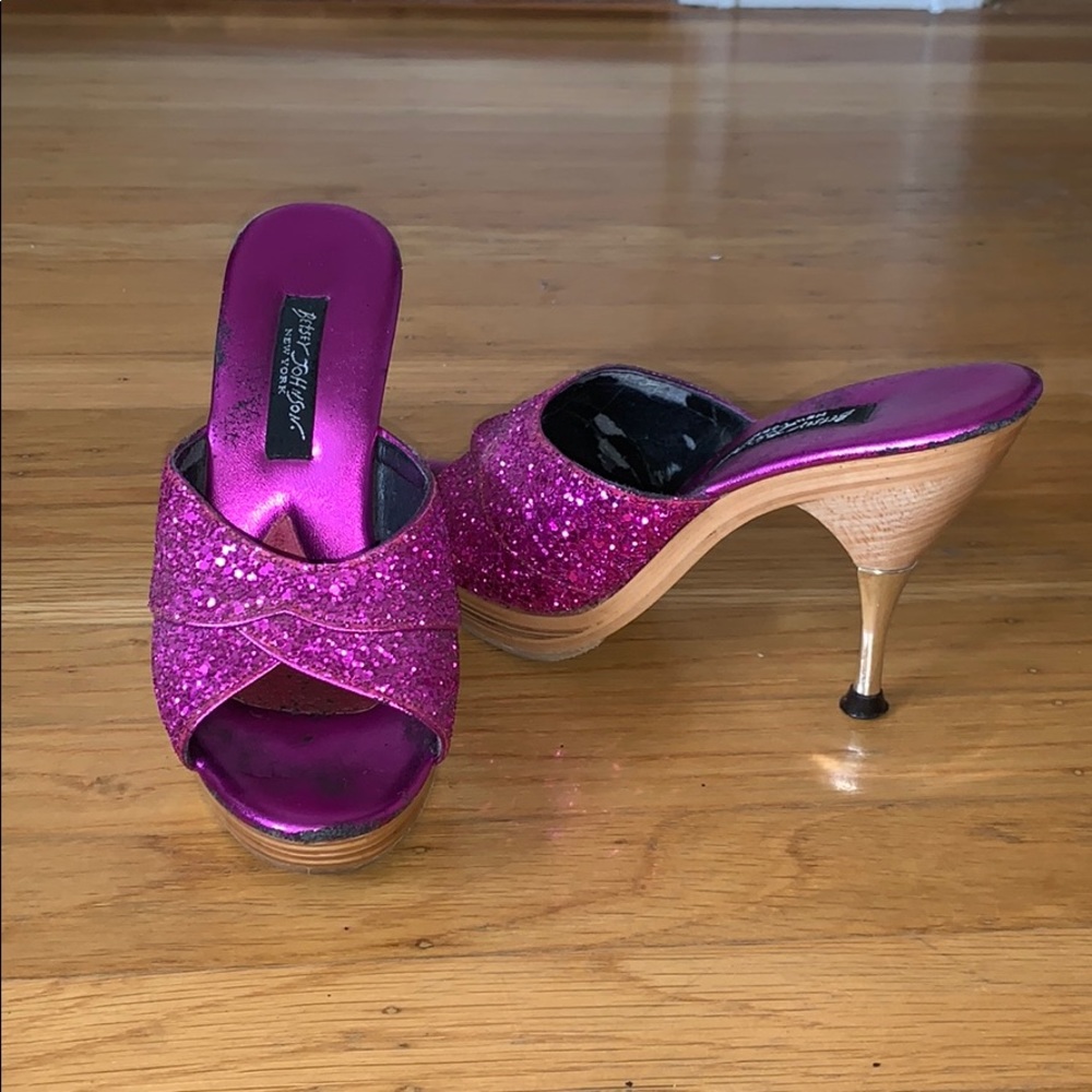 Betsy Johnson Fuchsia Glitter Vintage style heels
